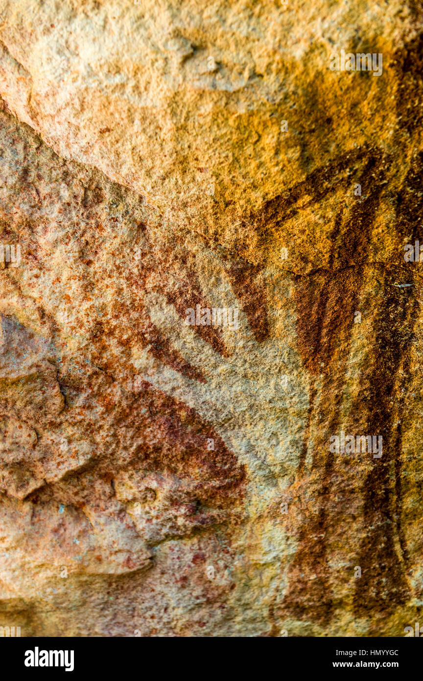 Alten Felsmalereien der Aborigines Gwion Gwion wissen auch als Bradshaw Felszeichnungen mit schätzungsweise 50.000 Jahre Hand-Schablonen Stockfoto