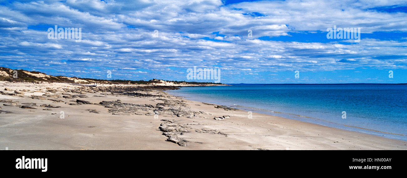 Einen abgelegenen und unbewohnten Strand auf einer abgelegenen Insel vor der Küste Australiens. Stockfoto