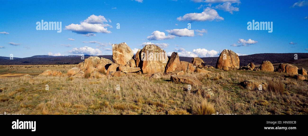 Eine Reihe von Sandstein Antiklinalen wo Falten im Gestein unter Druck geschehen. Stockfoto