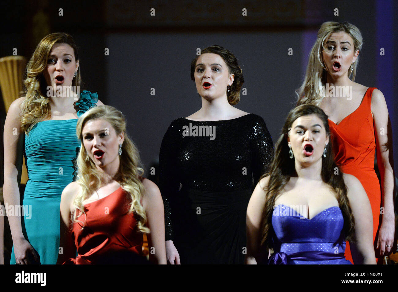 Der Chor tritt als Prince Of Wales Gastgeber eine Gala für das Royal College of Music am Buckingham Palace, London. Stockfoto