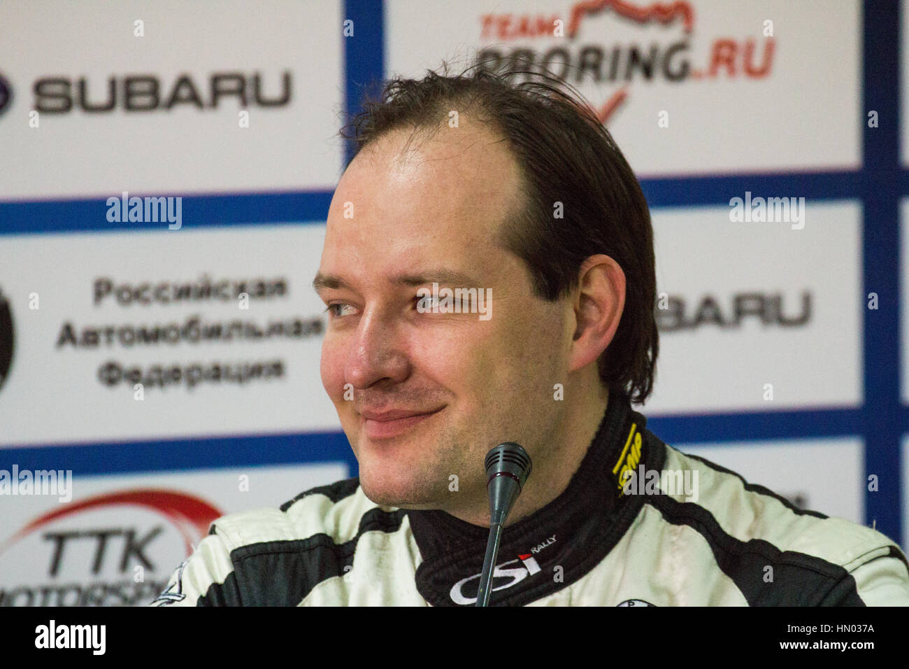 Moskau, Russland - 18. April 2015: Co-Pilot Arnautov Alexey während einer Pressekonferenz nach der Rallye Masters Show 2015. Stockfoto