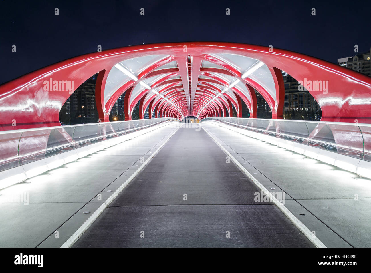 Zentrum der Friedensbrücke Stockfoto