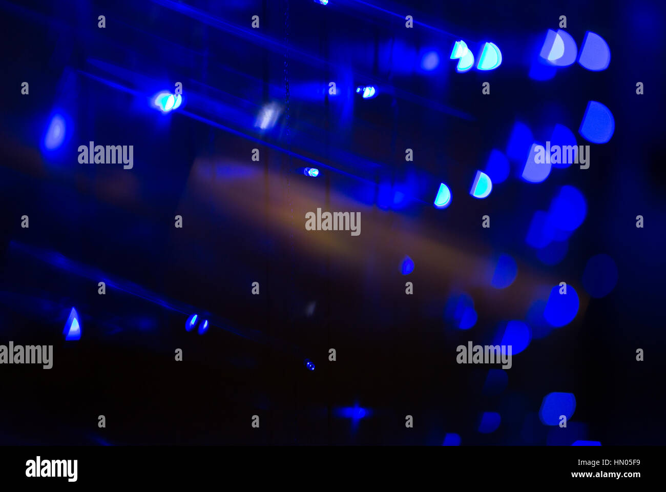Blaue defokussierten Weihnachten oder Urlaub Lichter-Hintergrund Stockfoto