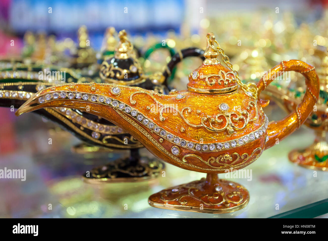 Schöne orientalische Genie Lampe als Souvenir aus Dubai, Vereinigte Arabische Emirate Stockfoto