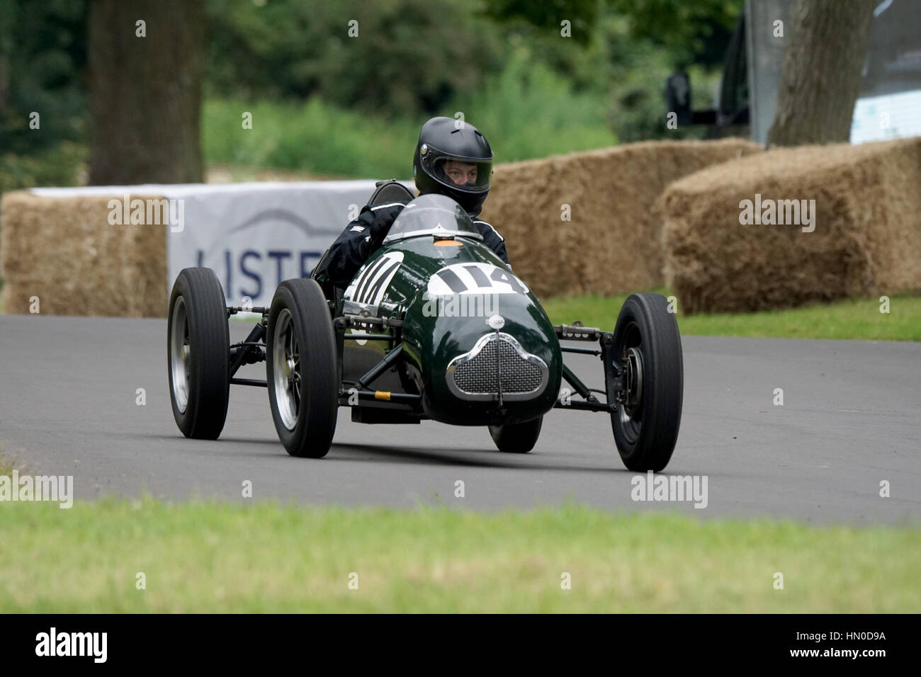 Angus Frost in seinem 1950 Cooper MkIV am Chateau Impney Hillclimb Stockfoto