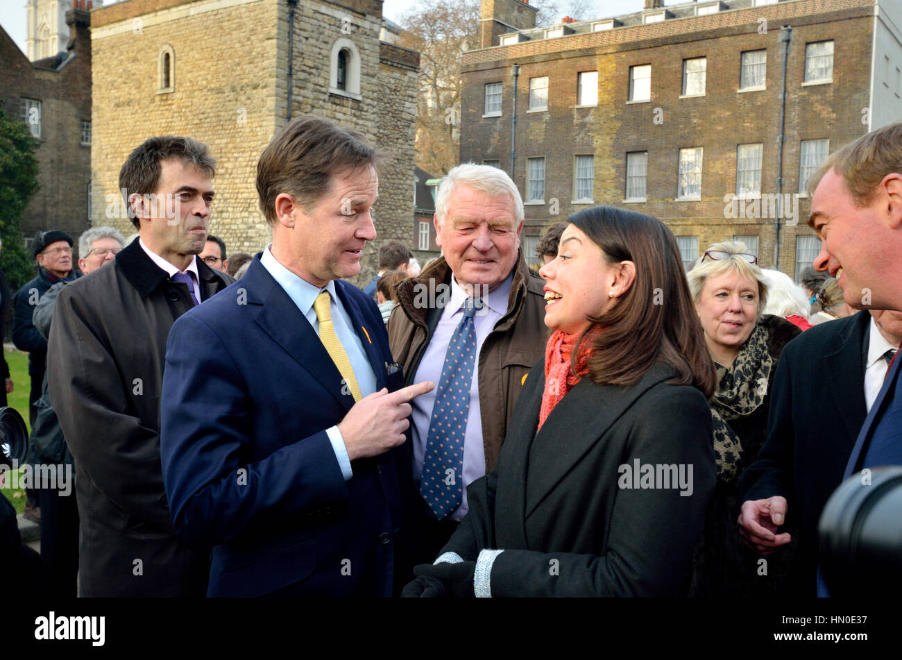 Tom Brake MP, Nick Clegg, MP, Paddy Ashdown, Sarah Olney MP und Tim Farron MP bei einer Veranstaltung auf College Green, Westminster neu einladend - gewählt MP für Stockfoto