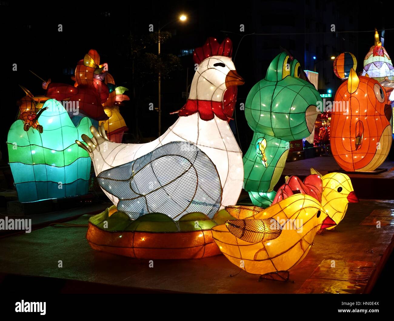 KAOHSIUNG, TAIWAN--3. Februar 2017: bunte Laterne zu feiern das chinesische Jahr des Hahnes sind auf dem Display an den Ufern des Flusses Liebe Stockfoto