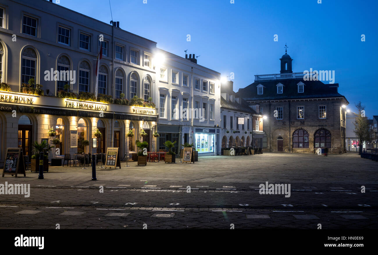 Marktplatz in der Morgendämmerung, Warwick, Warwickshire, UK Stockfoto