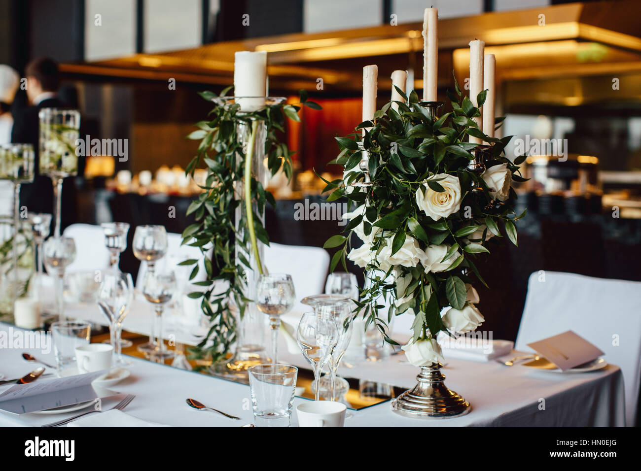 Tisch gedeckt, für ein Bankett im Restaurant serviert Stockfoto