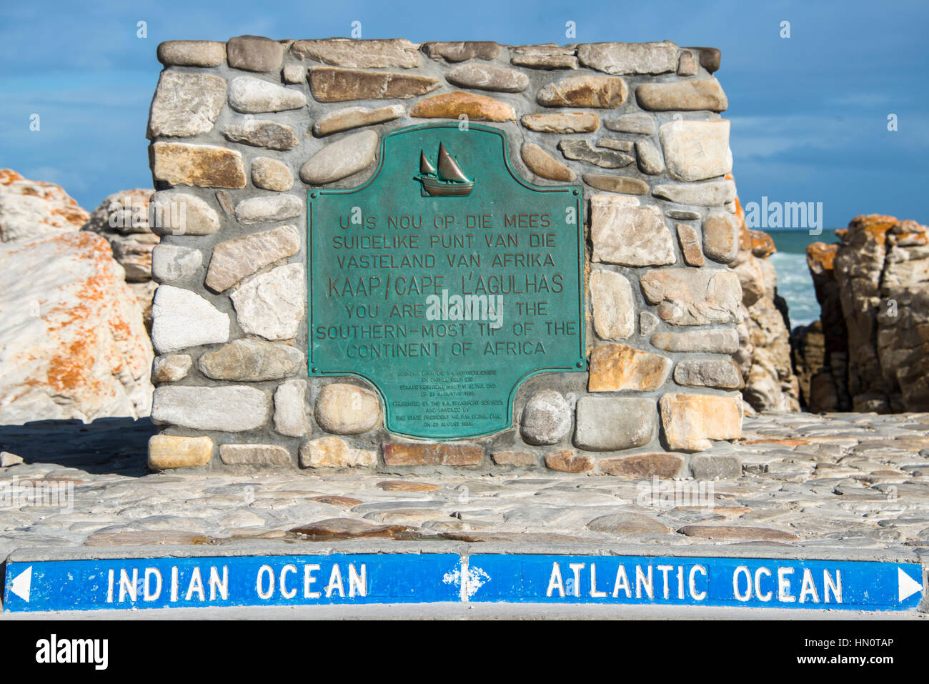 Ein Schild am Cape Algulhas, der südlichen Spitze von Südafrika Stockfoto