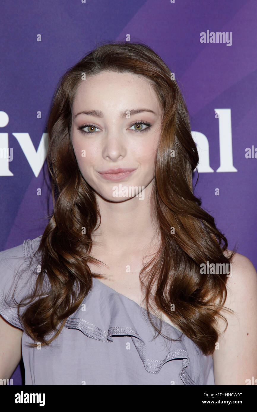 Emma Dumont kommt bei NBCUniversal Sommer Presse Tag 2015 im 2. April 2015 in Pasadena, Kalifornien. Foto von Francis Specker Stockfoto