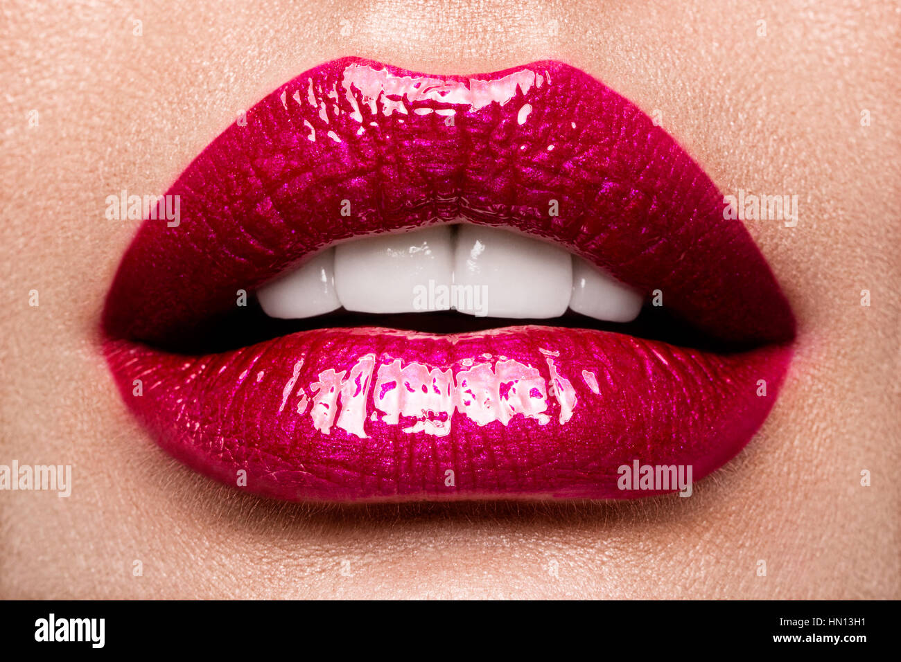 Sexy Lippen. Schönheit rote Lippen Make-up Detail. Stockfoto