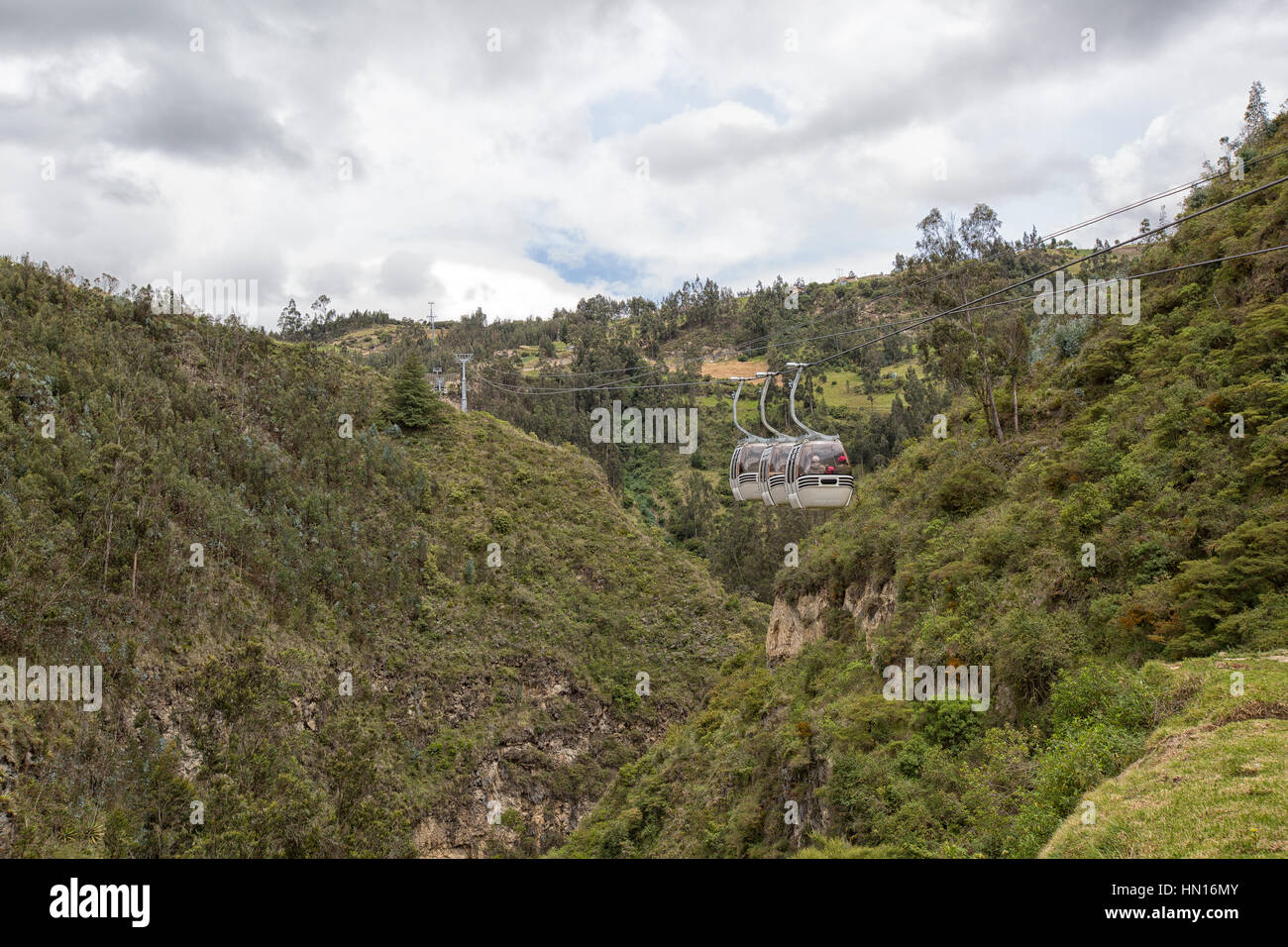 Seilbahnen in das Tal in Richtung Las Lajas Heiligtum absteigend Stockfoto