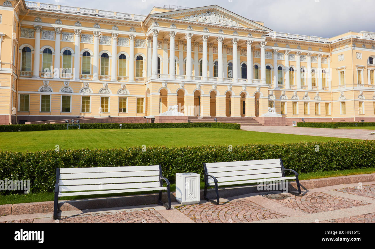 Mikhailovsky Palast, Hauptgebäude der Arts Square, Staatliches Russisches Museum, Gostinyy Dvor, St Petersburg, Russland Stockfoto