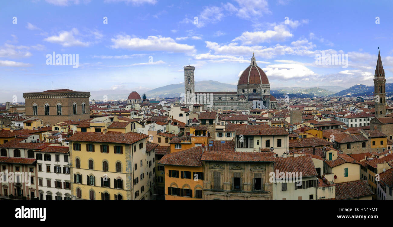 Blick auf die Stadt von Florenz zeigt die Kuppel der Kathedrale von Florenz (Il Duomo di Firenze) Florenz, Toskana, Italien. Stockfoto