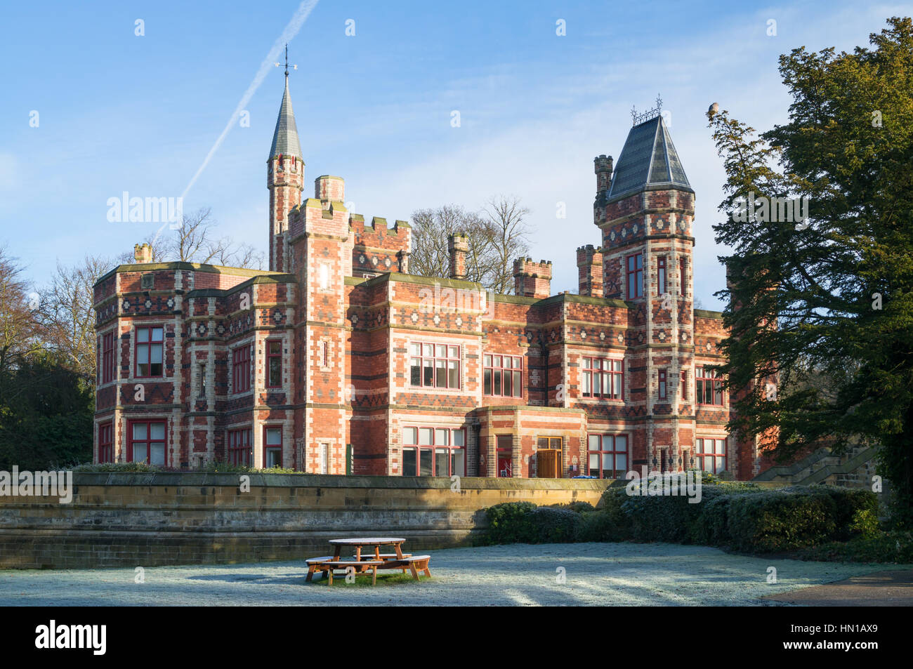 Saltwell Türme viktorianischen neogotischen Schloss im Saltwell Park an einem frostigen Winter Tag, Gateshead, England, UK Stockfoto