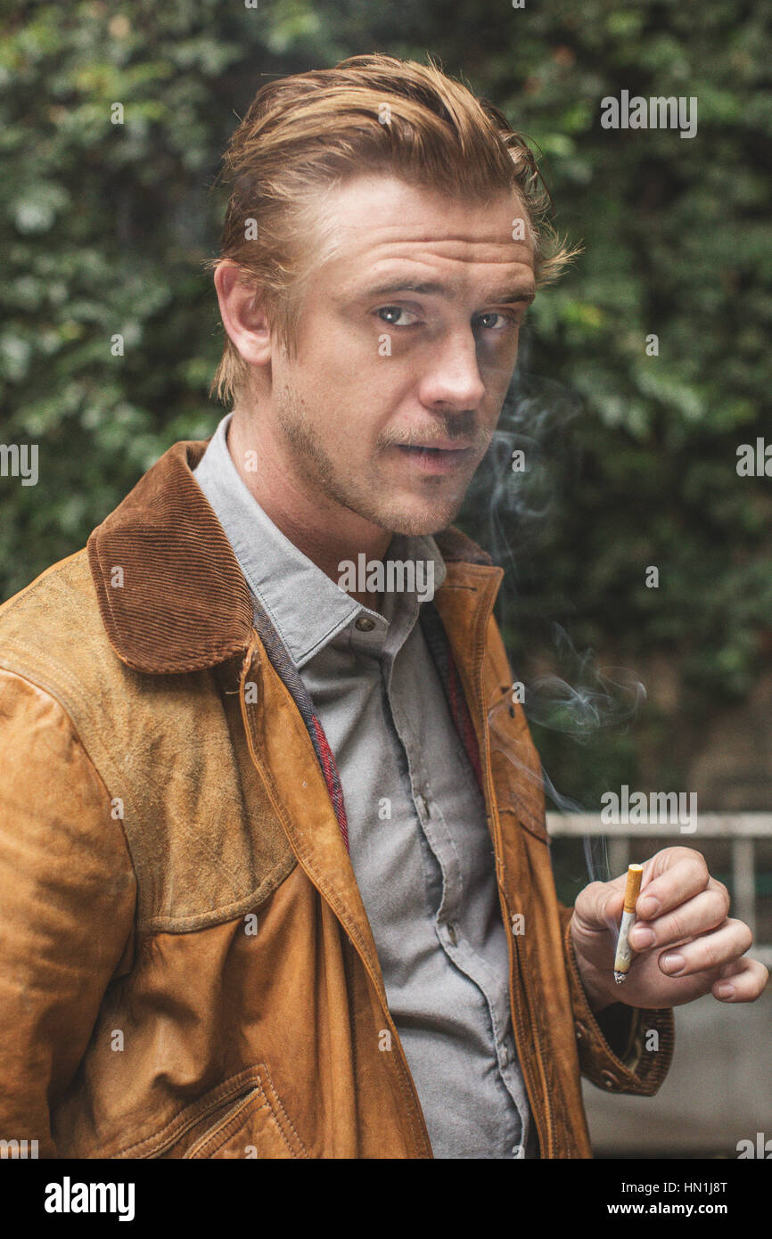 Der amerikanische Schauspieler, wie, den Boyd Holbrook in Kolumbien bei der Herstellung der beliebten Netflix-Serie Narkose dargestellt. Boyd Holbrook spielt die Rolle als DEA Stockfoto