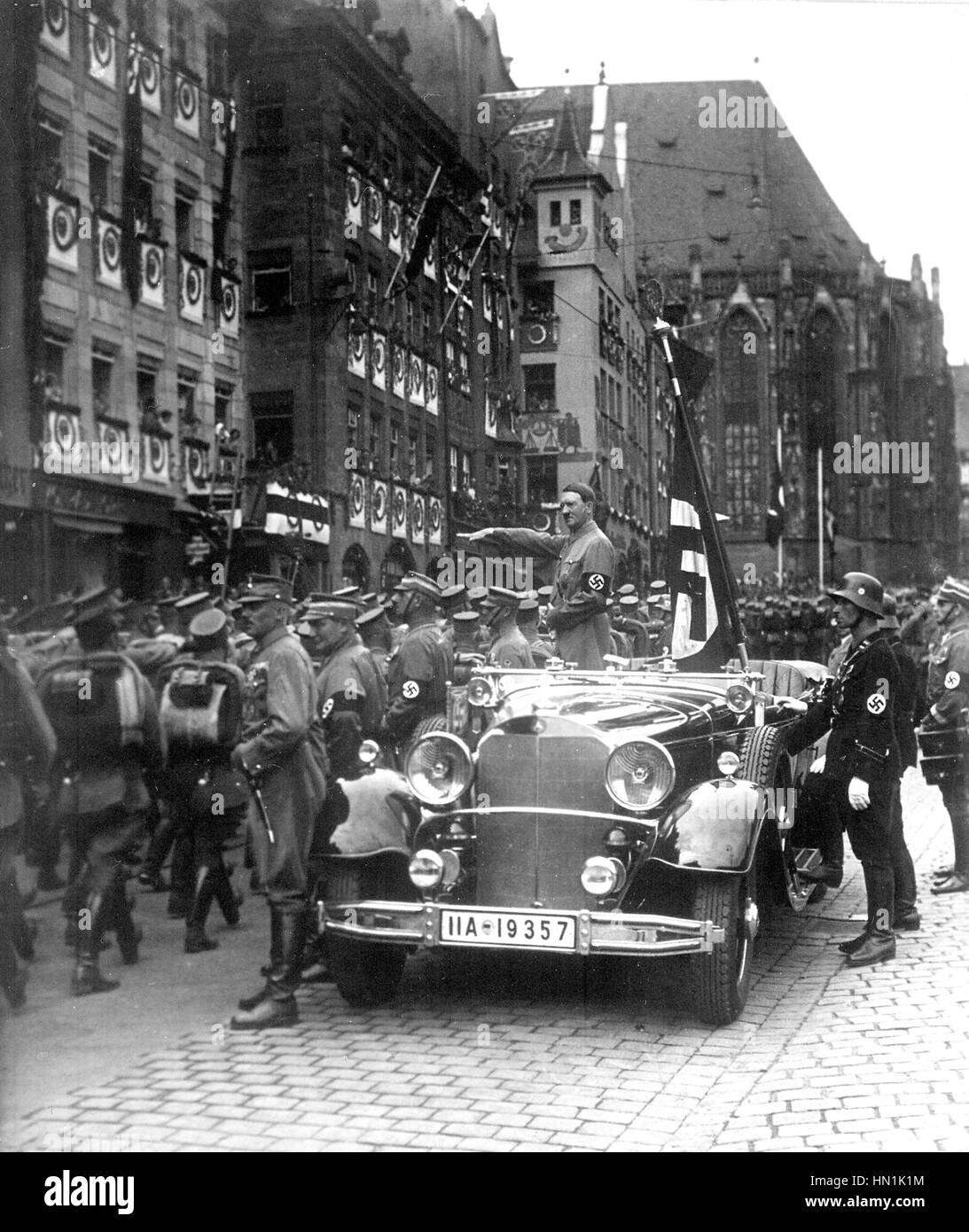 Nürnberg Rallye 1935 Hitler nimmt den Gruß mit Göring zweite von links am Auto Stockfoto