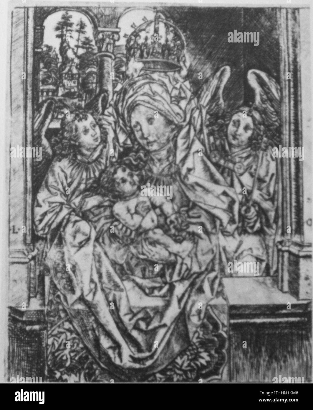 Dieses Kunstwerk zeigt die Madonna und das Kind, eingerahmt in einem Fenster, mit zwei Engeln darüber, die eine heitere und göttliche Komposition bieten. Es beleuchtet das religiöse Thema, das in der Kunst der Renaissance und des Barocks üblich ist, mit einem Fokus auf die heilige Familie und himmlische Wesen. Stockfoto