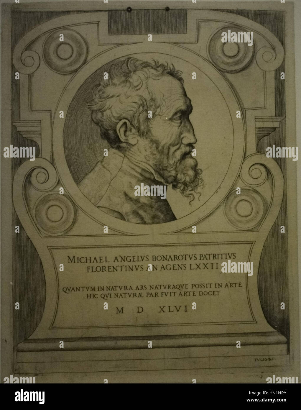 Dieses Stück, das Teil der Renaissance-Sammlung im Louvre-Lens ist, zeigt ein bemerkenswertes Werk der Renaissance-Kunst. Es zeigt die prägenden Merkmale der Periode von Harmonie, Gleichgewicht und religiösem Symbolismus und veranschaulicht die künstlerischen Errungenschaften der Zeit. Stockfoto