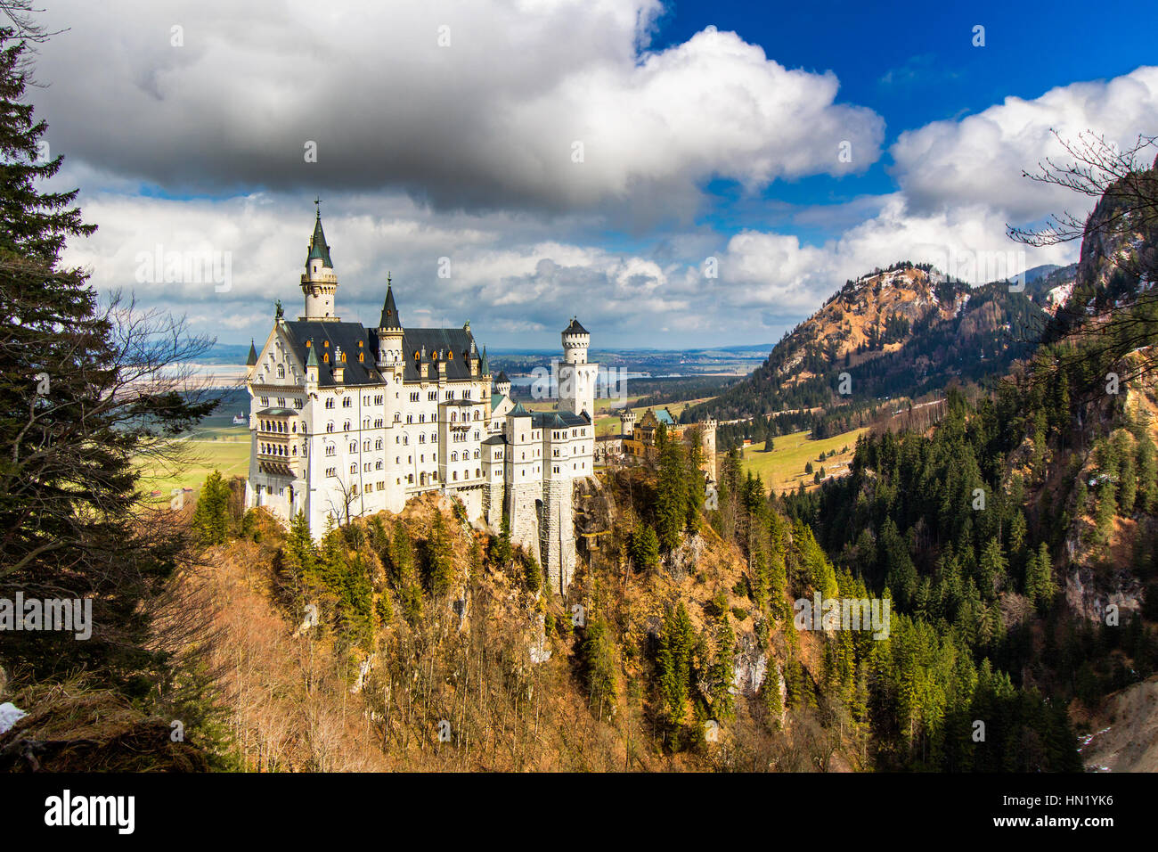 Schloss Neuschwanstein befindet sich das berühmte Schloss in Deutschland in Füssen, Bayern, Deutschland Stockfoto