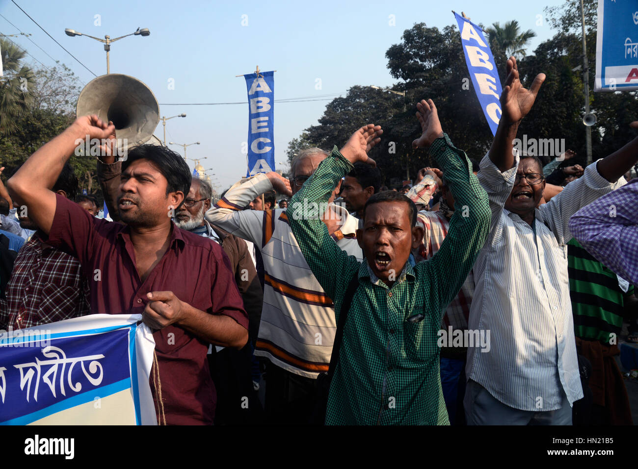 Kolkata, Indien. 7. Februar 2017. Alle Unterstützer der Bengal Strom Verbraucher Association (ABECA) organisierte eine Kundgebung im Volksmund als "Bidhan Sabha Avijan" anspruchsvolle, Stromtarife und Illegal kostenlos heute in Kalkutta fest zu reduzieren. Bildnachweis: Saikat Paul/Pacific Press/Alamy Live-Nachrichten Stockfoto
