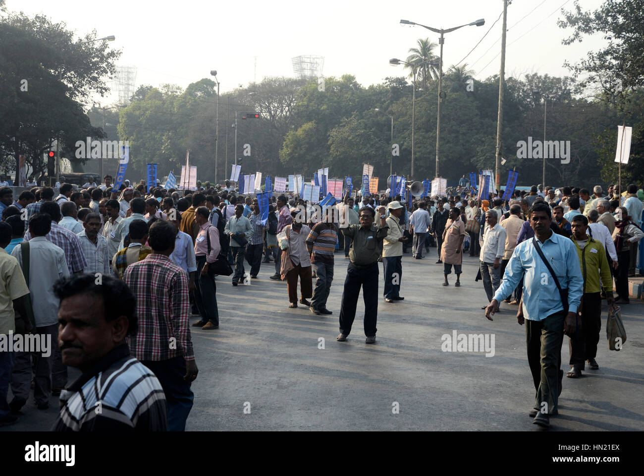 Kolkata, Indien. 7. Februar 2017. Alle Unterstützer der Bengal Strom Verbraucher Association (ABECA) organisierte eine Kundgebung im Volksmund als "Bidhan Sabha Avijan" anspruchsvolle, Stromtarife und Illegal kostenlos heute in Kalkutta fest zu reduzieren. Bildnachweis: Saikat Paul/Pacific Press/Alamy Live-Nachrichten Stockfoto