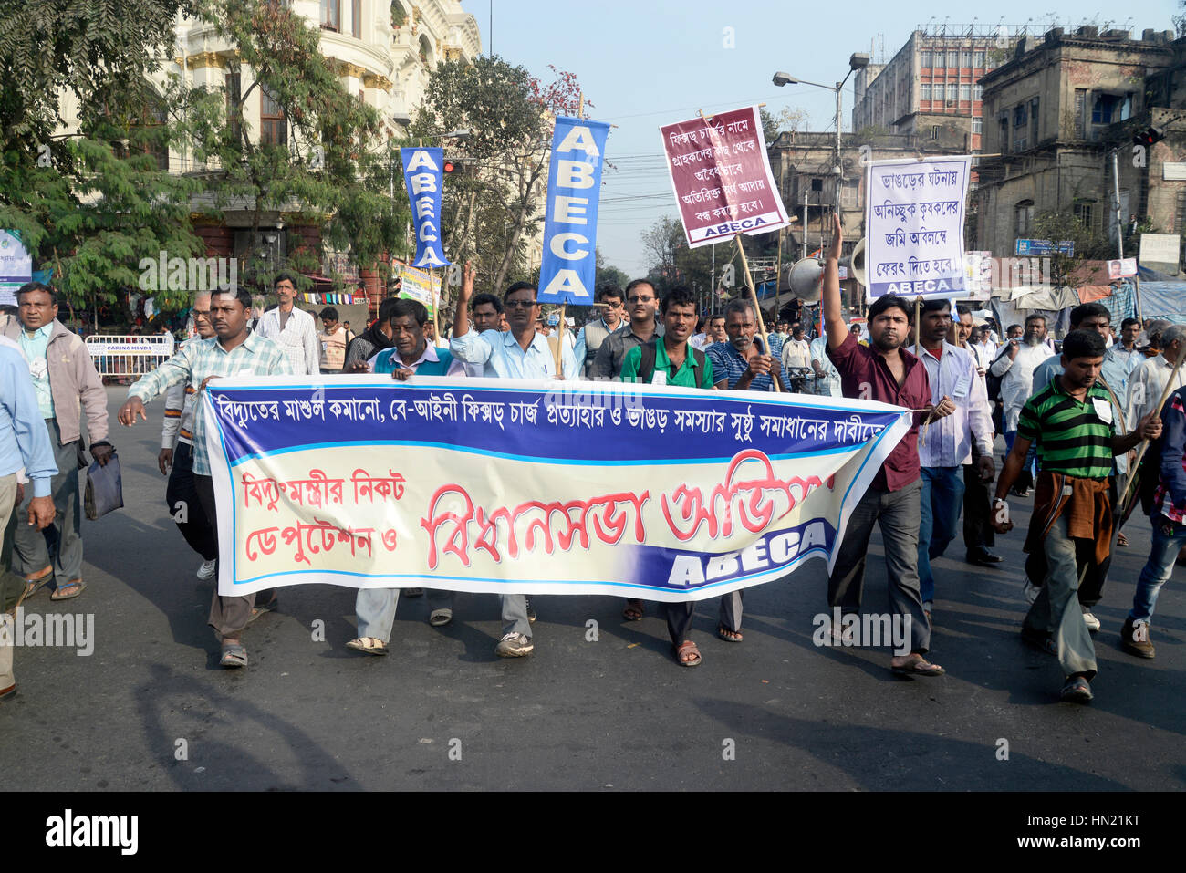 Kolkata, Indien. 7. Februar 2017. Alle Unterstützer der Bengal Strom Verbraucher Association (ABECA) organisierte eine Kundgebung im Volksmund als "Bidhan Sabha Avijan" anspruchsvolle, Stromtarife und Illegal kostenlos heute in Kalkutta fest zu reduzieren. Bildnachweis: Saikat Paul/Pacific Press/Alamy Live-Nachrichten Stockfoto