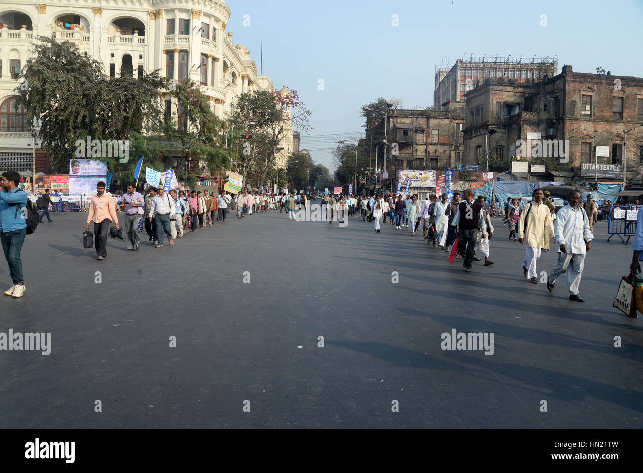 Kolkata, Indien. 7. Februar 2017. Alle Unterstützer der Bengal Strom Verbraucher Association (ABECA) organisierte eine Kundgebung im Volksmund als "Bidhan Sabha Avijan" anspruchsvolle, Stromtarife und Illegal kostenlos heute in Kalkutta fest zu reduzieren. Bildnachweis: Saikat Paul/Pacific Press/Alamy Live-Nachrichten Stockfoto