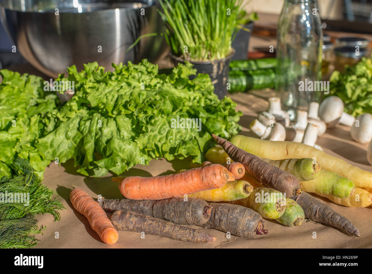 frische Lebensmittel Gemüse auf einem Tisch Stockfoto