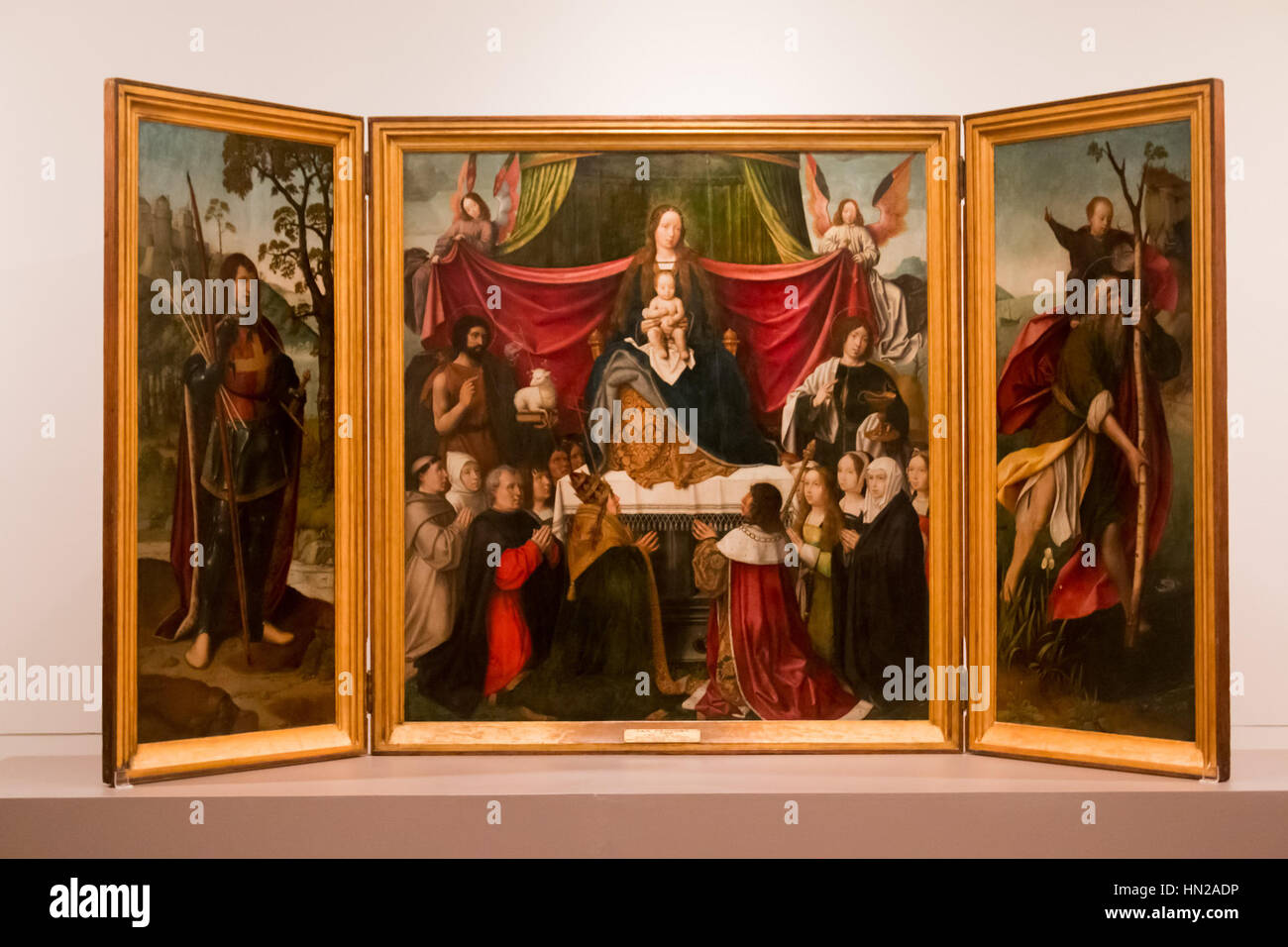 Das „Tríptico da Nossa Senhora de Misericórdia“ ist ein Triptychon-Gemälde im Museu Nacional de Arte Antiga in Lissabon. Das Werk stellt die Jungfrau Maria dar und ist ein wichtiges Beispiel portugiesischer religiöser Kunst aus der Renaissance. Stockfoto