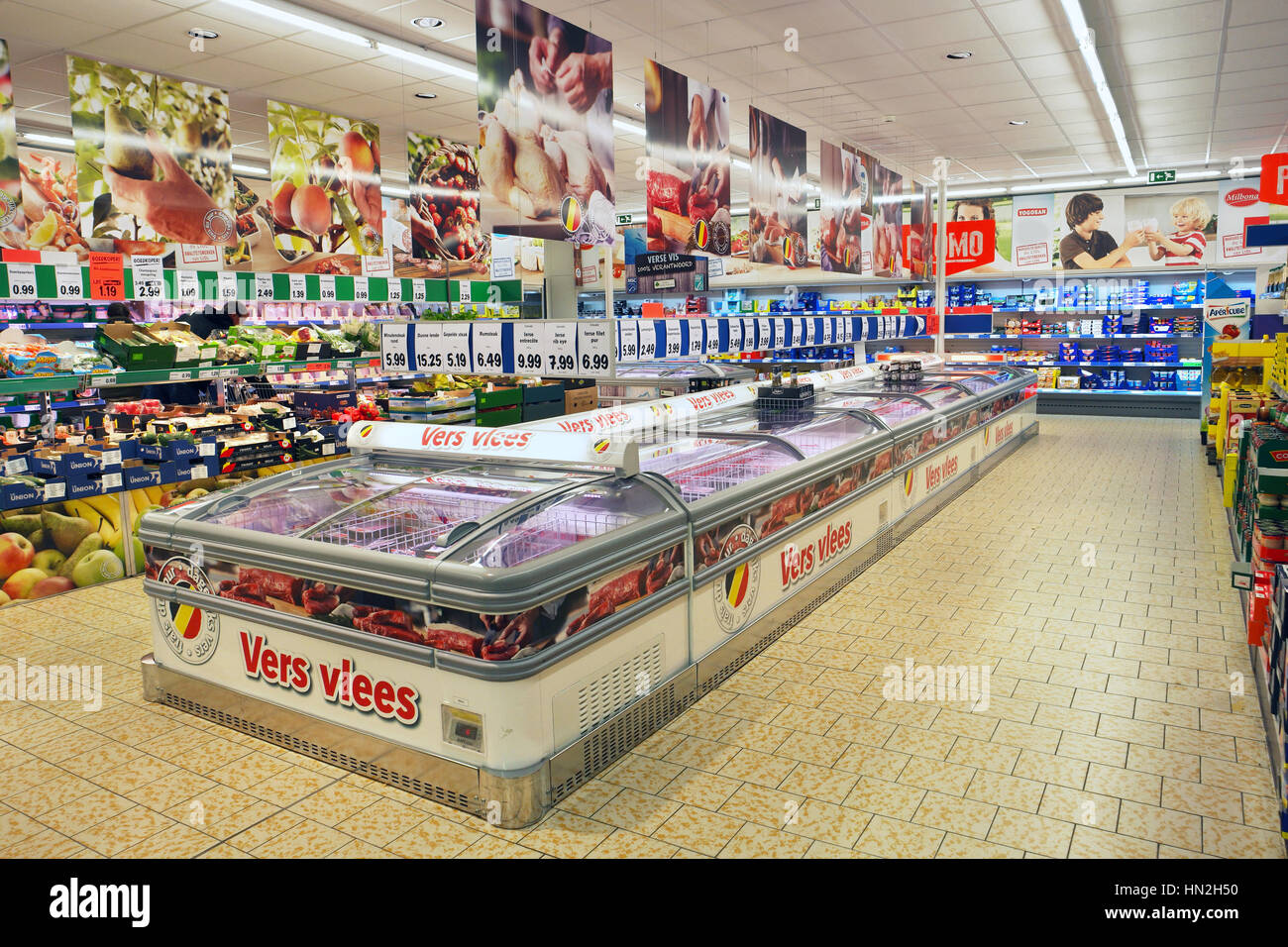 Innenraum eines Lidl-Supermarktes. Stockfoto