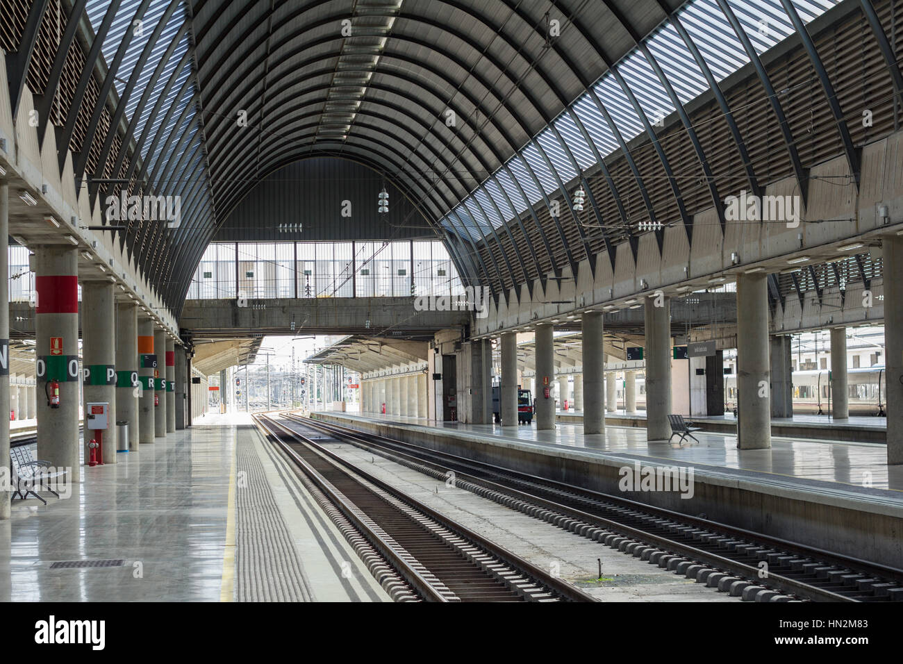 Zug-Bahnhofshalle Stockfoto