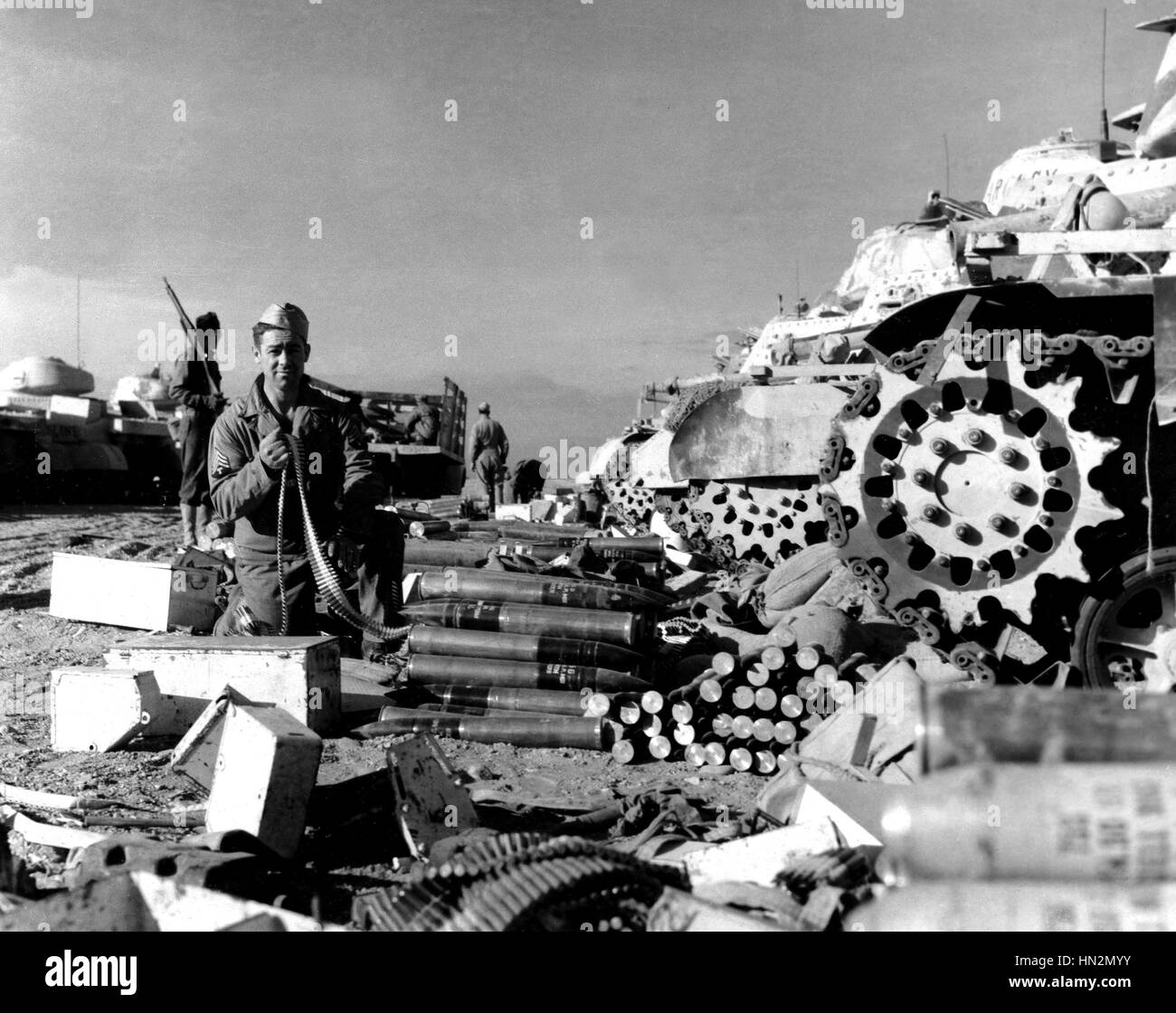Panzer an der US-Wiedergutmachung und Kriegsmaterial Depot in Heliopolis. Während eines Kampfes erlitt die britische Armee schwere Verluste, die durch den deutschen zugefügt. Diese Niederlage führte zu dem britischen Rückzug nach El Alamein in Ägypten. 13. Juni 1942 Ägypten - Weltkrieg Washingt Stockfoto