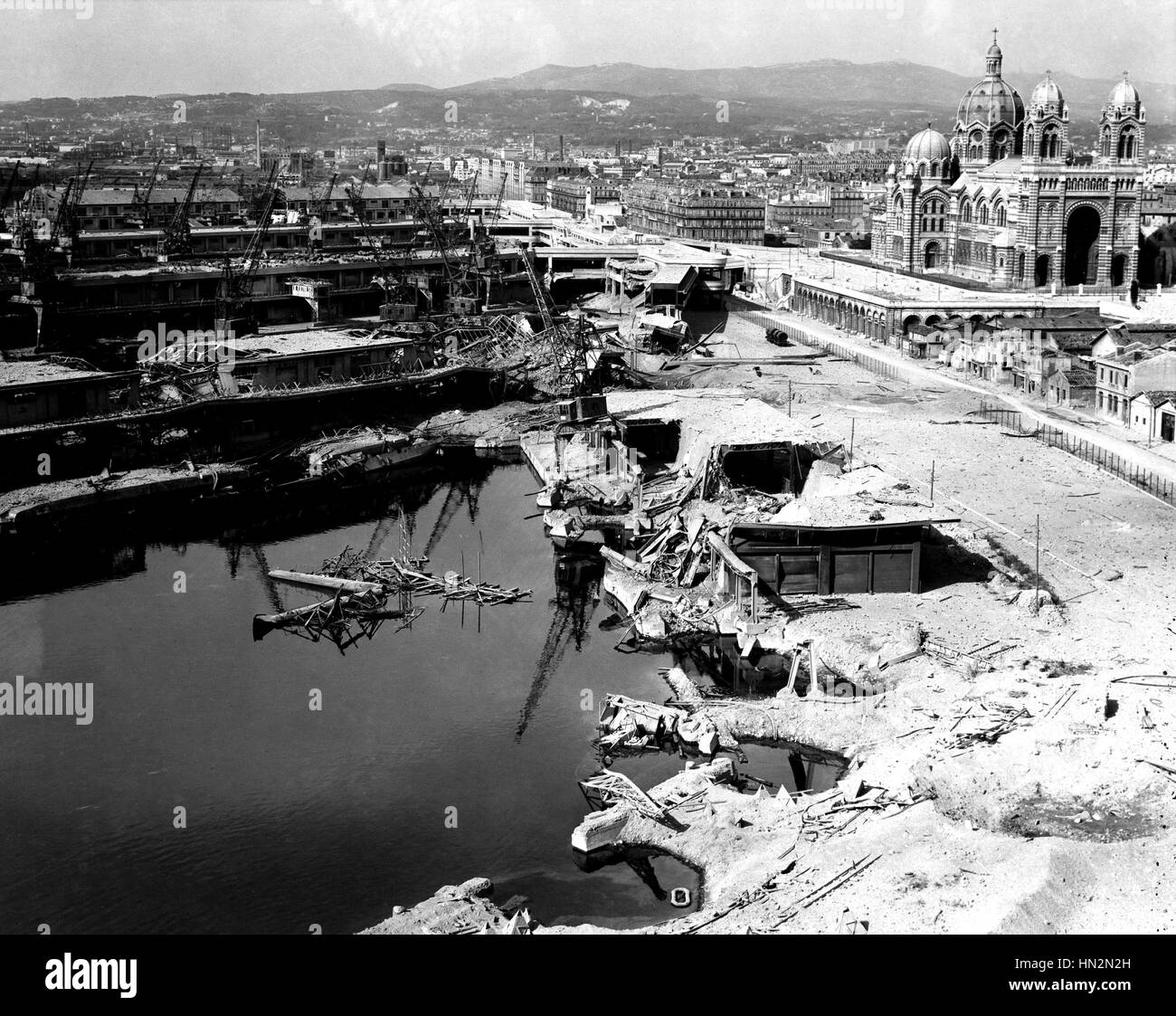 Landungen in Südfrankreich: die Straße Mazenod in Marseille nach einem alliierten Bombenangriff. Kathedrale La Major blieb wie durch ein Wunder, 1944 Frankreich, zweiten Weltkrieg Krieg US Air Force Foto Stockfoto
