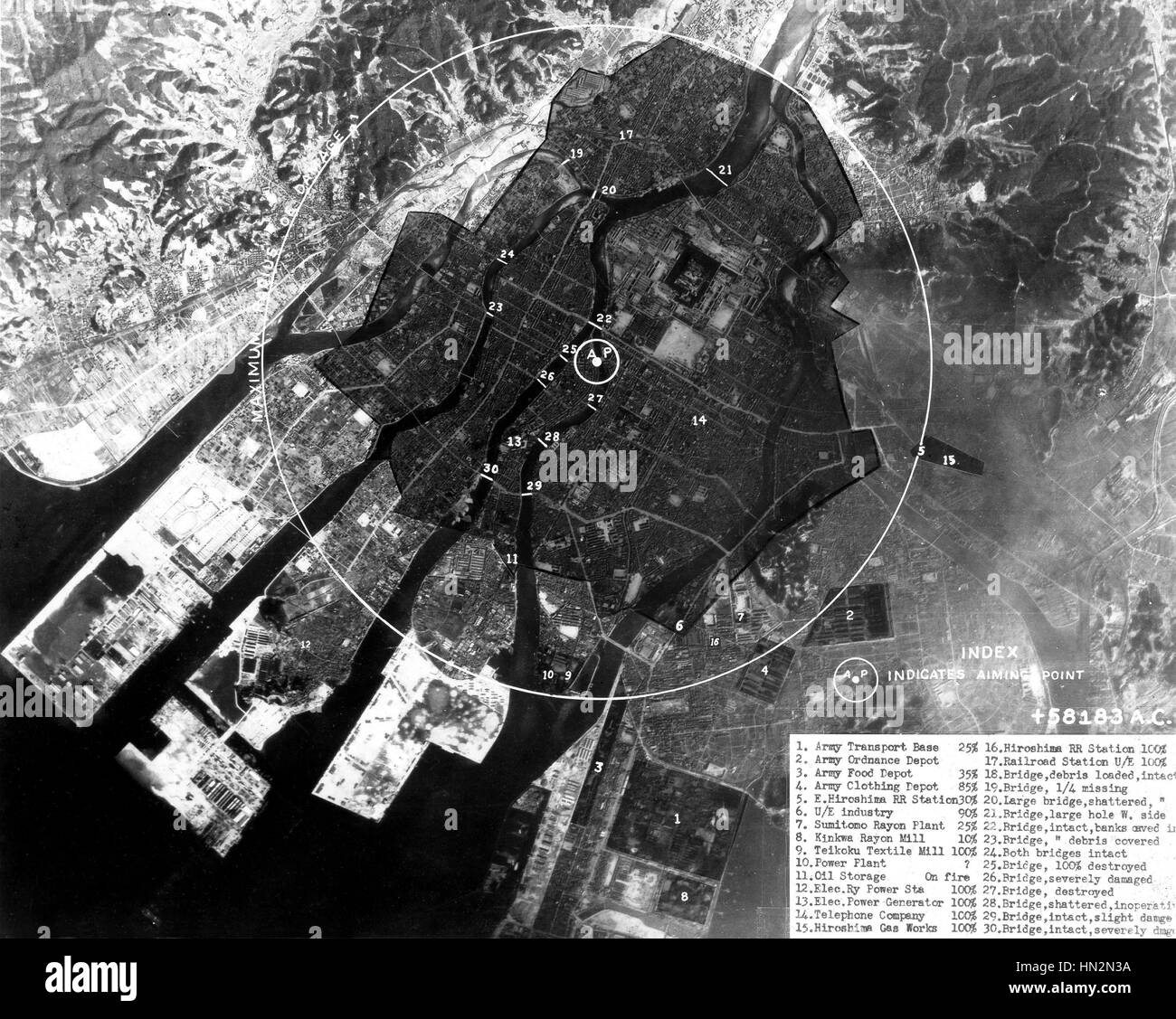Hiroshima verwüstet durch die Atombombe startete am 6. August 1945 das Gebiet verwüstet durch die Bombe wird durch die schwarze Oberfläche innerhalb des Kreises angezeigt. 20. Jahrhundert Japan - Weltkrieg US Air Force Stockfoto