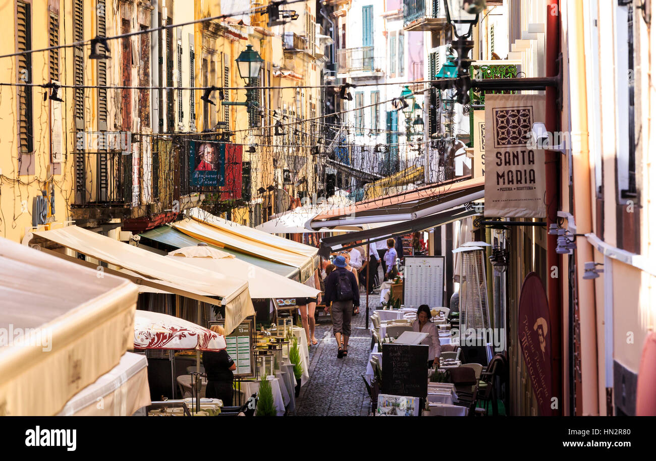 Zona Velha Altstadt laufen de Santa Maria Straße und Restaurants, Funchal, Madeira Stockfoto