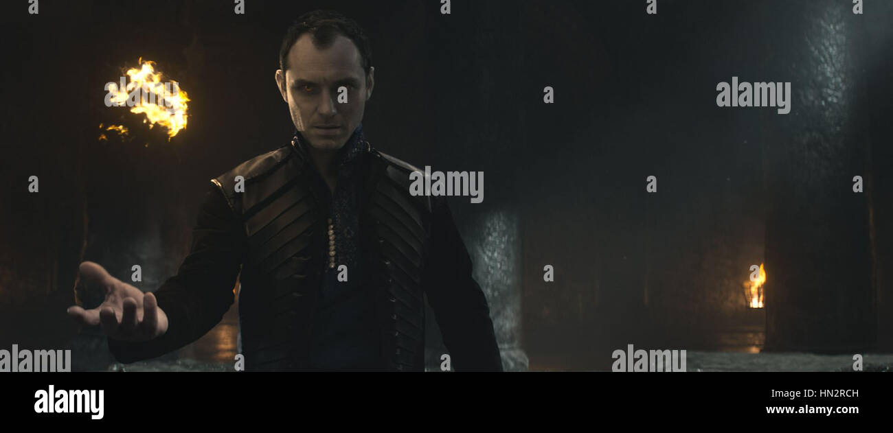 KING ARTHUR: LEGENDE DES SCHWERTES (2017) JUDE LAW GUY RITCHIE (DIR) WARNER BROS/MOVIESTORE COLLECTION LTD. Stockfoto