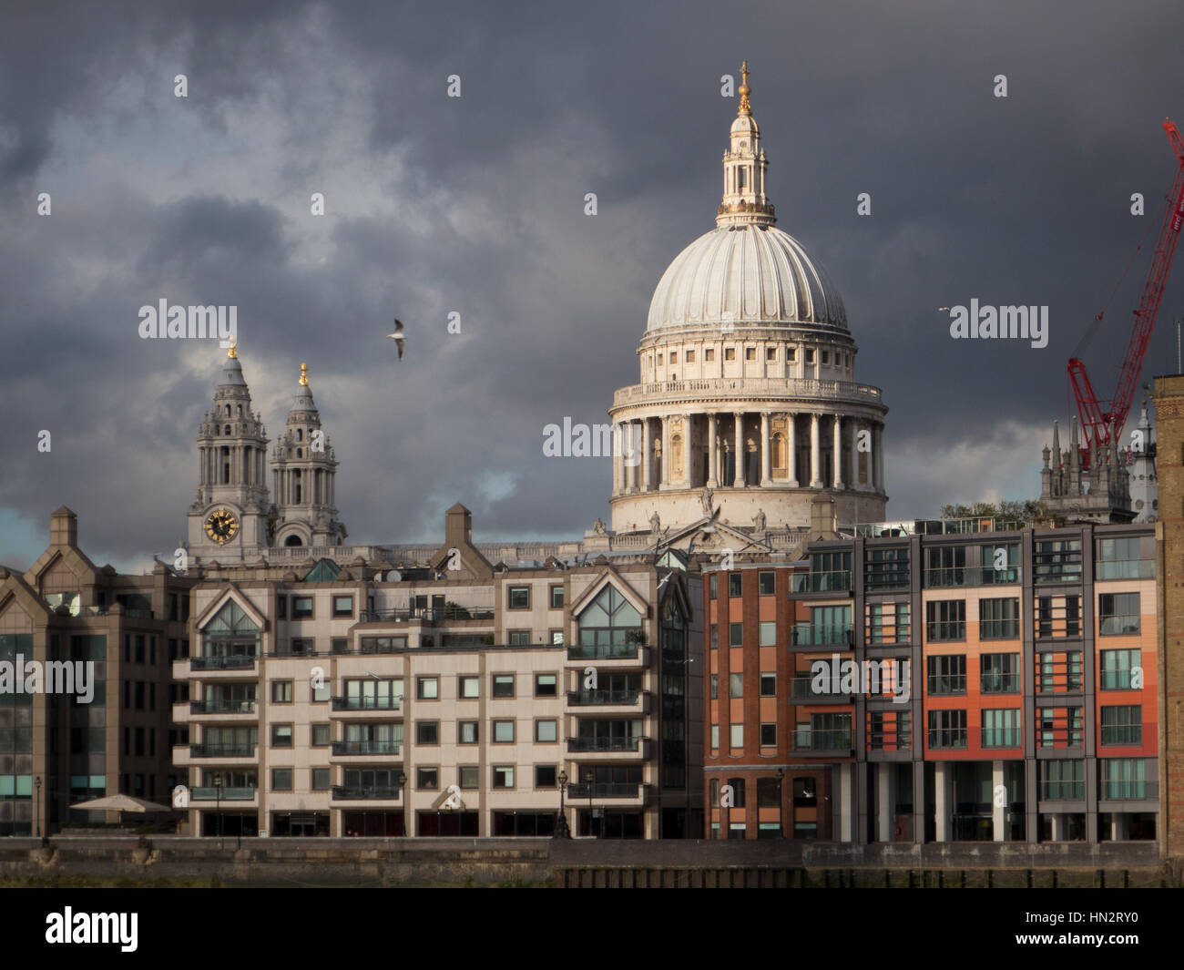 St. Pauls Cathedral, fotografiert von der Anzeige in der Tate Modern Stockfoto