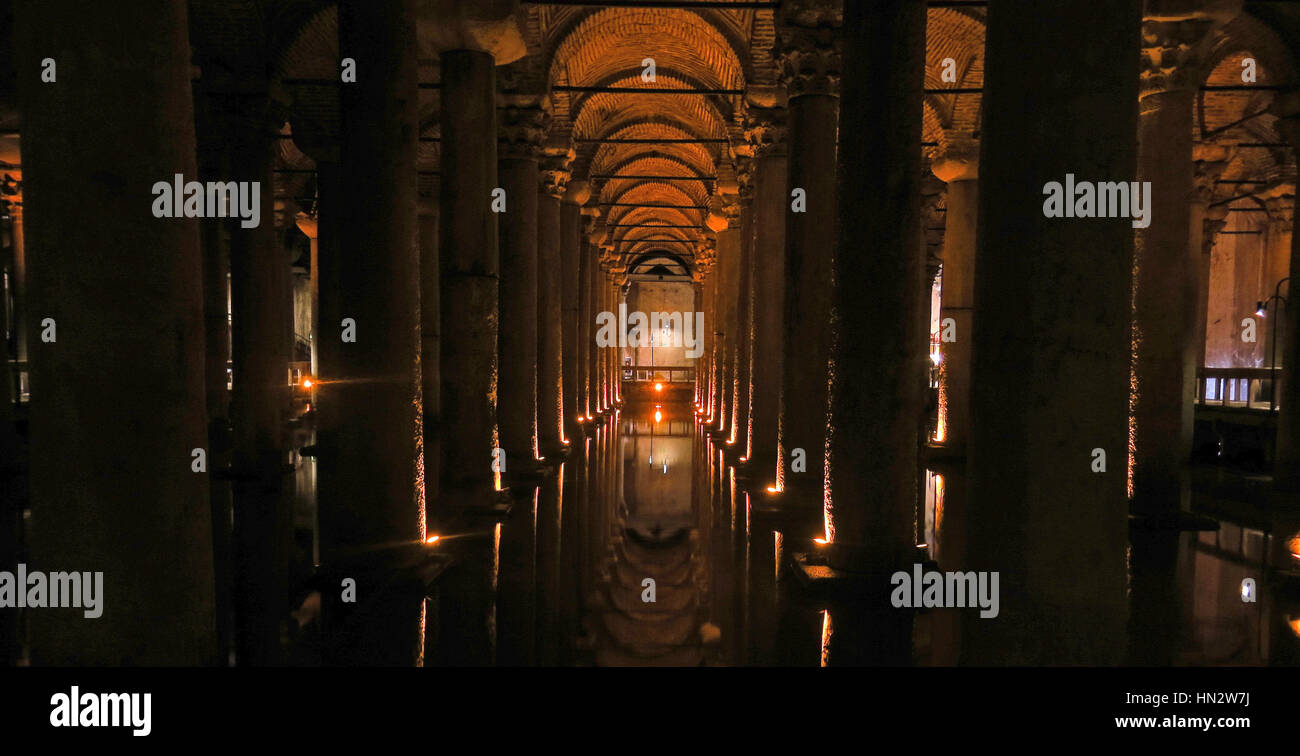 Die Basilika Zisterne - unterirdische Wasser Reservoir Build von Kaiser Justinianus im 6. Jahrhundert, Istanbul, Türkei. Die Basilika-Zisterne ist Kaiserzeit Stockfoto