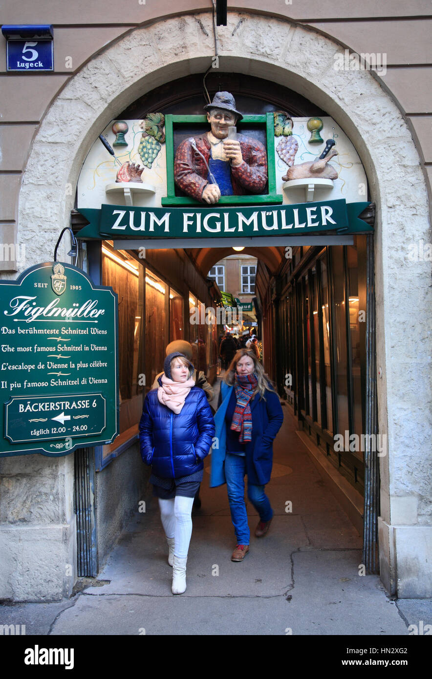 Traditionelle Zeichen im Restaurant FIGLMÜLLER, Wien, Österreich, Europa Stockfoto Traditionelle Zeichen im Restaurant FIGLMÜLLER, Wien, Österreich, Europa Stockfoto