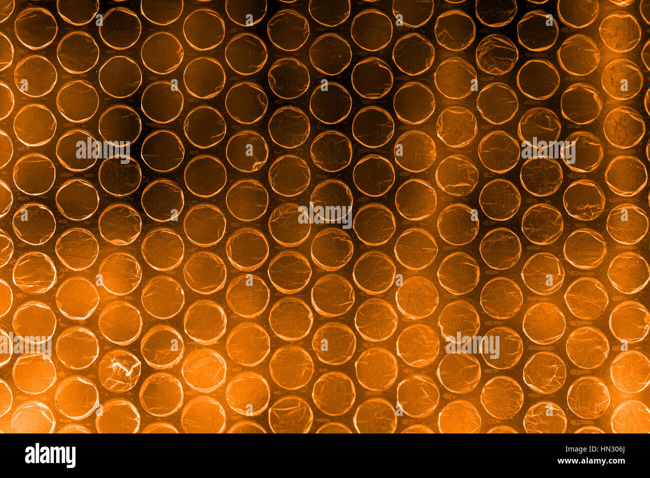 Plastikpolymer Bubble wrap in der kontrastreichen lebendige Kupfer Farbe orange Stockfoto
