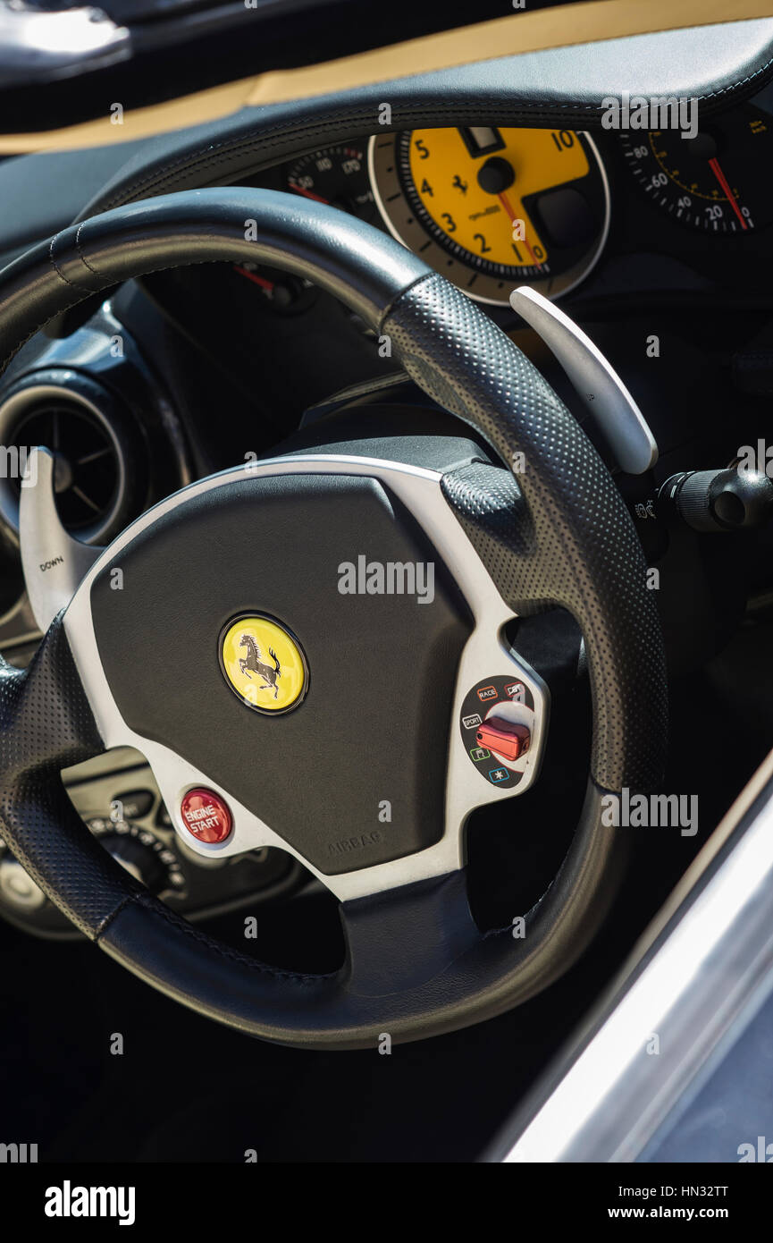 Ferrari F430 Innenraum mit Fahrtenschreiber detail Stockfoto