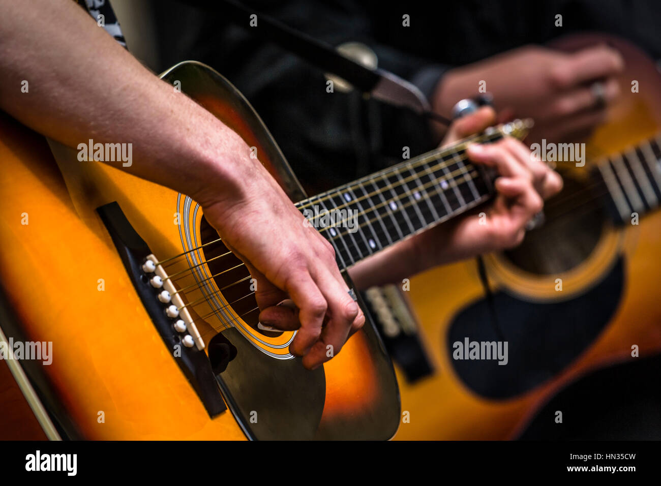 Gitarristen auf einem Straßenmusik Festival in Lincoln. Stockfoto