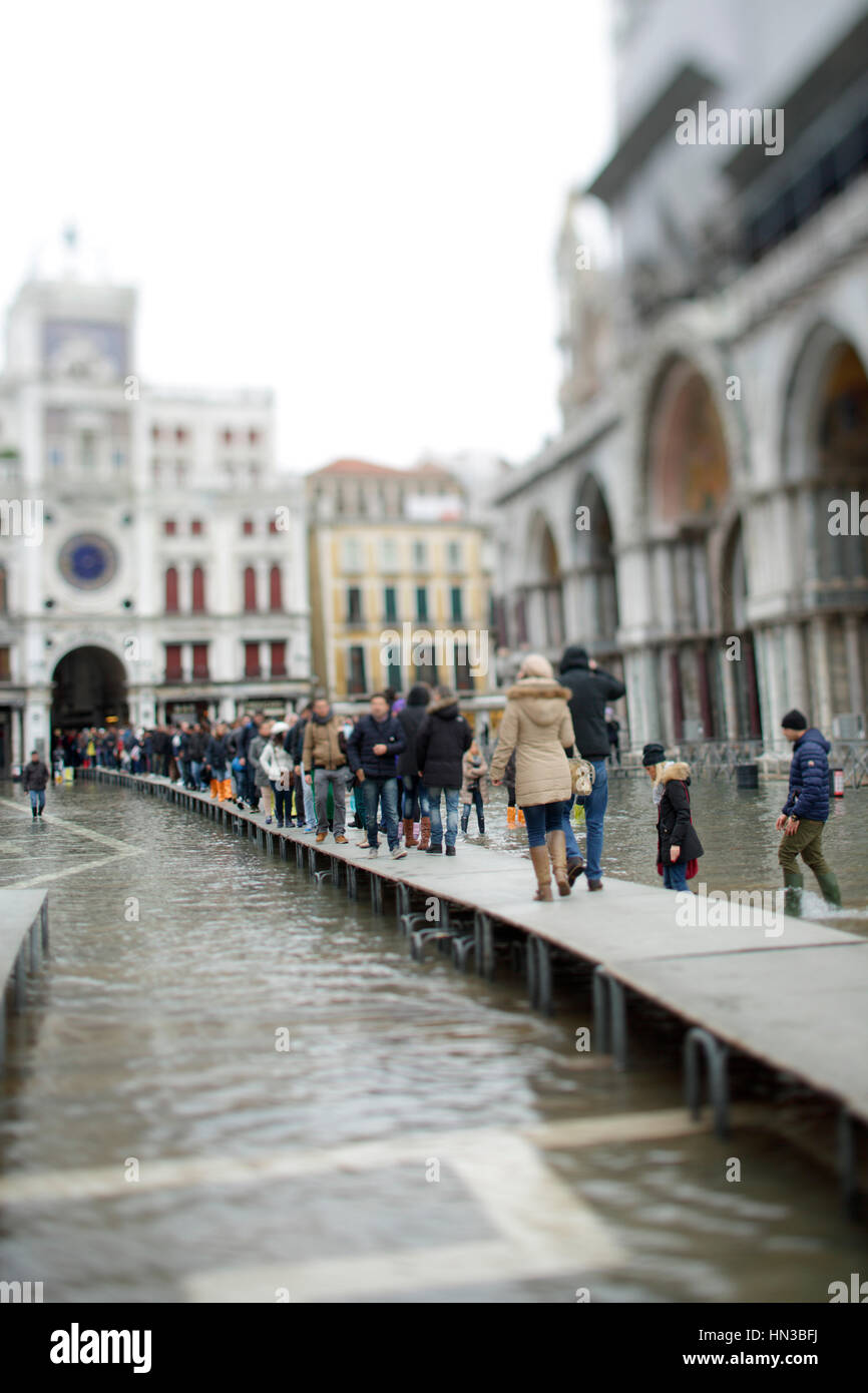 Touristischen drängten sich In Pizza San Marco In Venedig, Italien Stockfoto