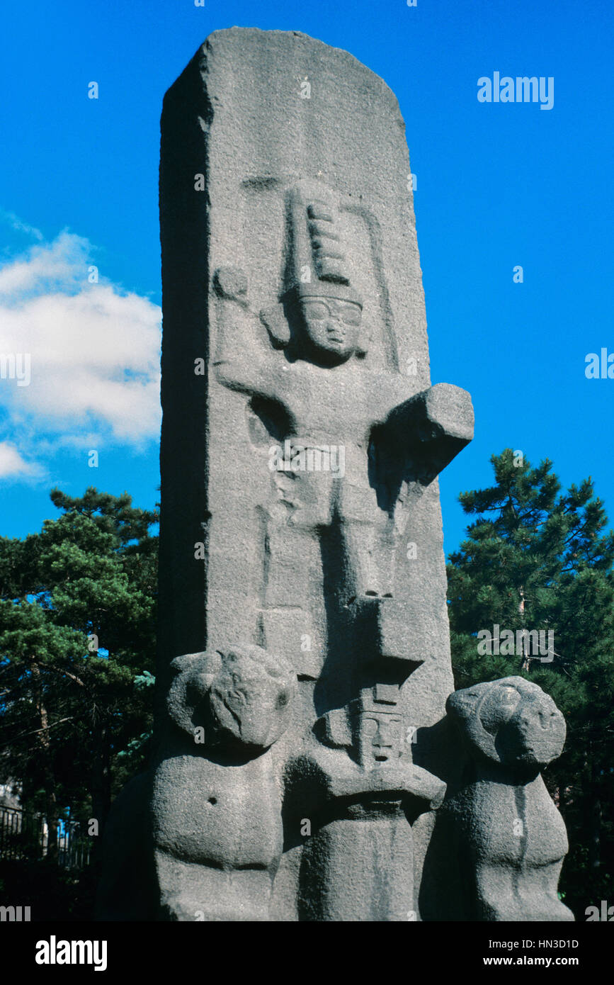 Fassilar oder Fasillar Hittite Denkmal (c13th BC) in der Nähe von Beysehir Türkei. Die Basalt-Denkmal stellt den hethitischen Sturm Gott Baal, flankiert von zwei Löwen. (Reproduktion auf Anzeige im Museum für Anatolische Zivilisationen Ankara-Türkei). Stockfoto