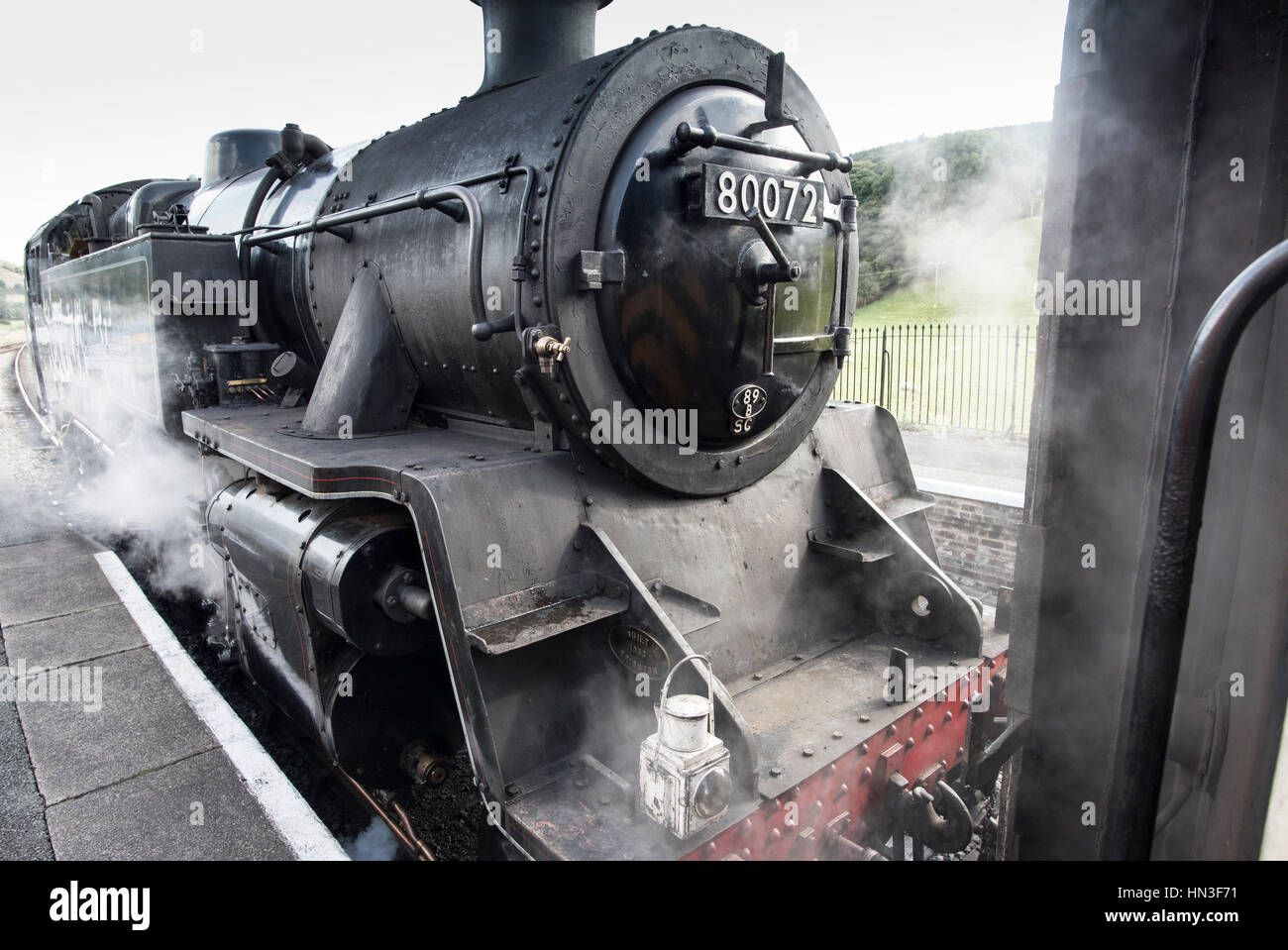 Dampfmaschine 80072 Kupplung auf Beförderung auf Carrog, Denbighshire Stockfoto