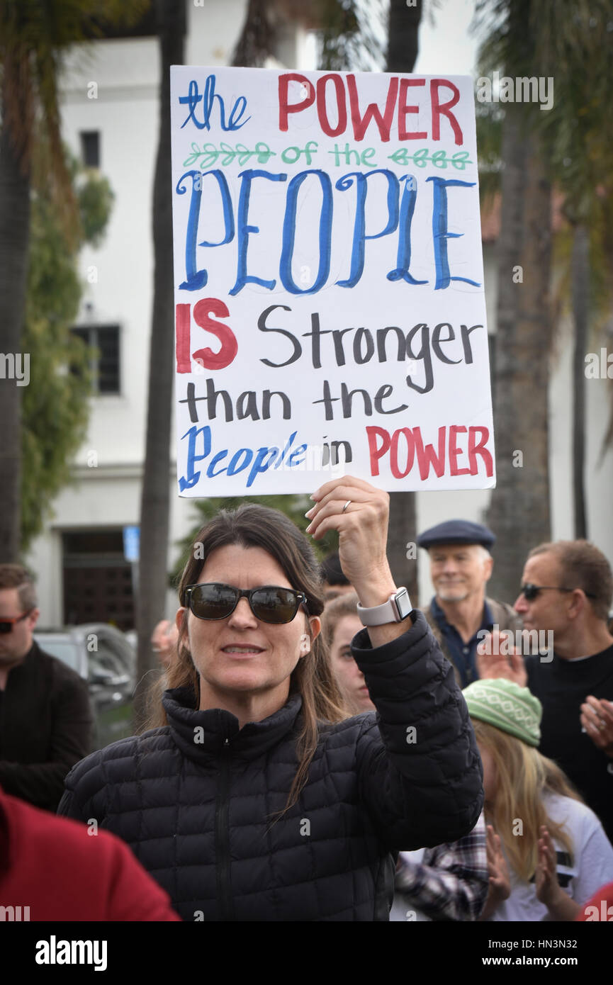 Demonstranten auf einer muslimischen Reiseverbot Anti-Rallye in Santa Barbara, Kalifornien Stockfoto