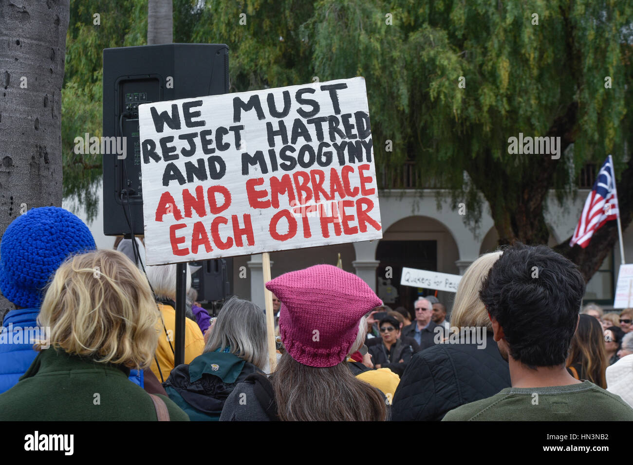 Demonstranten auf einer muslimischen Reiseverbot Anti-Rallye in Santa Barbara, Kalifornien Stockfoto