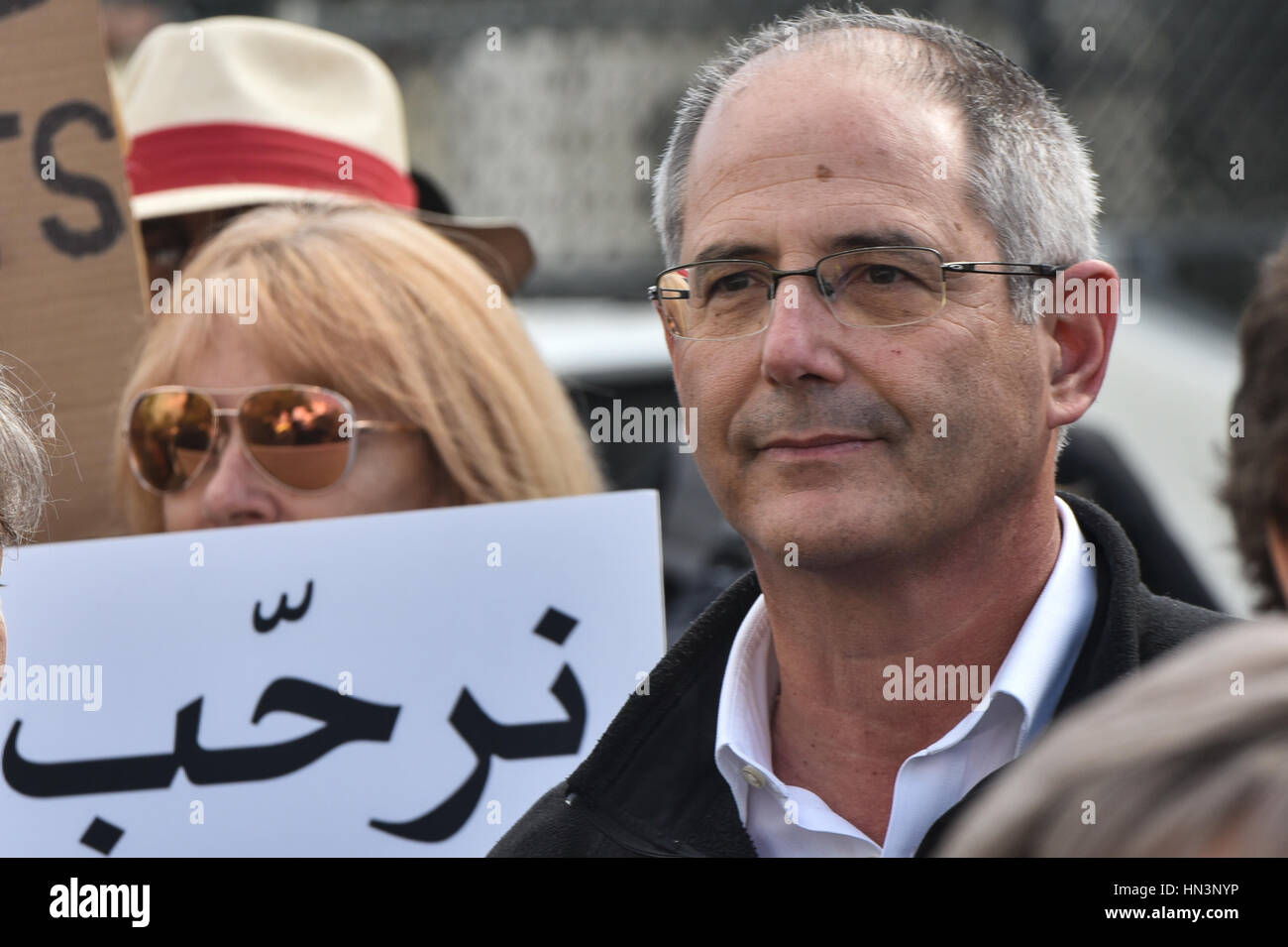 Rabbi Steve Cohen Kongregation Bna'i Brith, anlässlich einer muslimischen Reiseverbot Anti-Rallye in Santa Barbara, Kalifornien Stockfoto